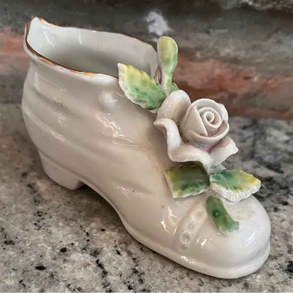 Precious Porcelain Shoe 🌺 - Picture 1 of 4